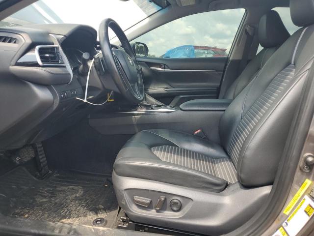 4T1B11HK2JU588393 - 2018 TOYOTA CAMRY L GRAY photo 7