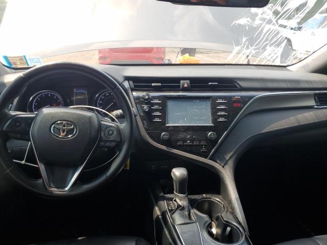 4T1B11HK2JU588393 - 2018 TOYOTA CAMRY L GRAY photo 8