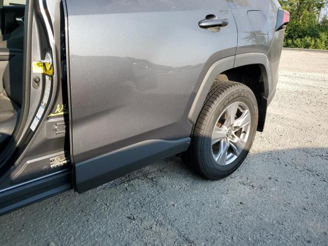 2T3P1RFV1NW305240 - 2022 TOYOTA RAV4 XLE GRAY photo 13