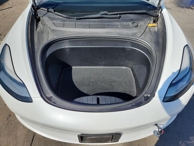 5YJ3E1EB2JF074943 - 2018 TESLA MODEL 3 白色 照片 12