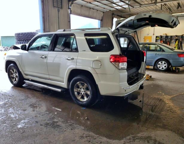 JTEBU5JR6B5069736 - 2011 TOYOTA 4RUNNER SR5 WHITE photo 2