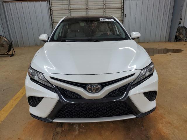 4T1B61HK2KU710074 - 2019 TOYOTA CAMRY XSE Білий фото 5