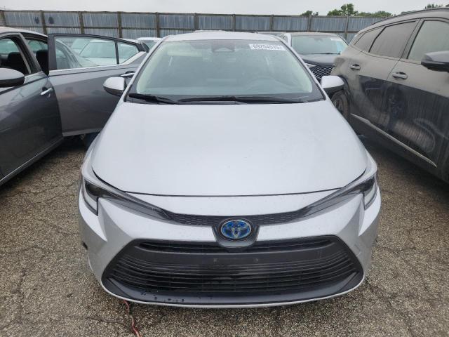 JTDBCMFE5RJ028541 - 2024 TOYOTA COROLLA LE SILVER photo 5