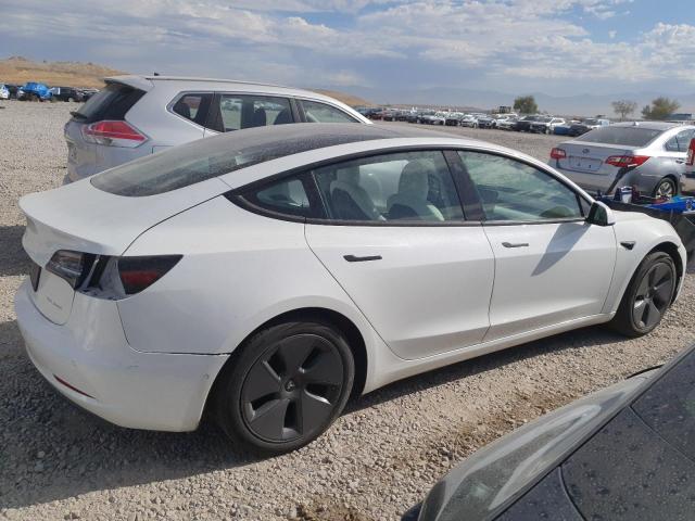 5YJ3E1EB3NF277846 - 2022 TESLA MODEL 3 Blanc photo 3