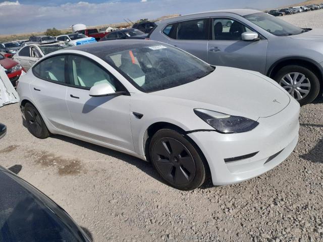 5YJ3E1EB3NF277846 - 2022 TESLA MODEL 3 Blanc photo 4