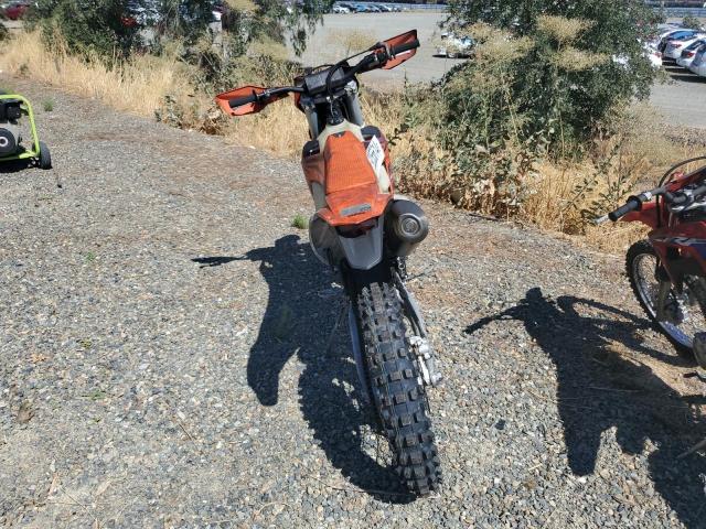 VBKEXG404RM132087 - 2024 KTM ENDURO ORANGE photo 4