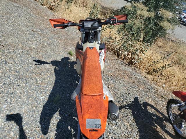 VBKEXG404RM132087 - 2024 KTM ENDURO ORANGE photo 6