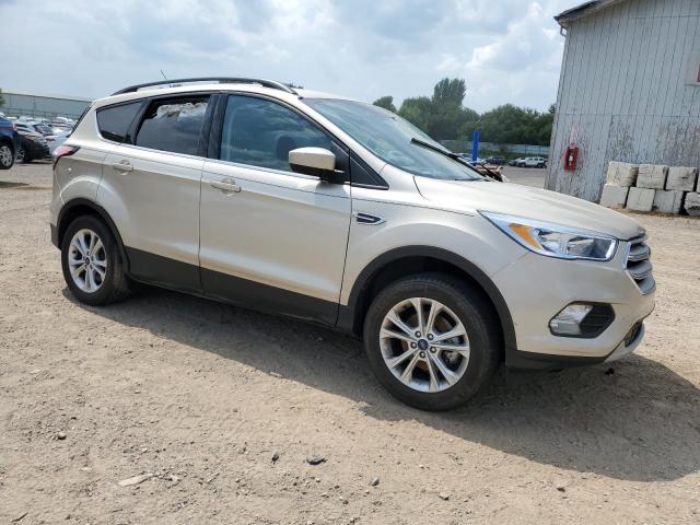1FMCU0GD7JUC33115 - 2018 FORD ESCAPE SE BEIGE photo 4
