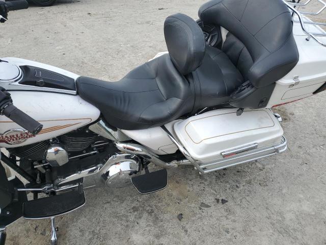 1HD1FC4187Y642760 - 2007 HARLEY-DAVIDSON FLHTCUI თეთრი ფოტო 10