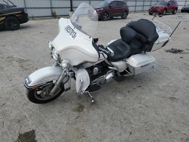 1HD1FC4187Y642760 - 2007 HARLEY-DAVIDSON FLHTCUI თეთრი ფოტო 2