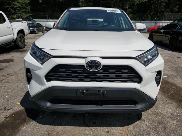 JTMP1RFV8KD043712 - 2019 TOYOTA RAV4 XLE WHITE photo 5