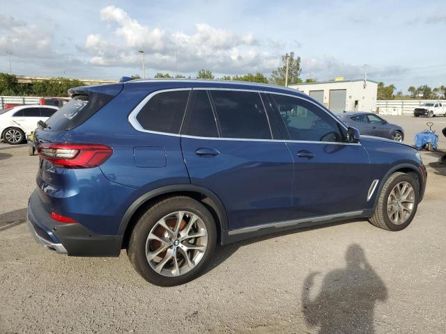 5UXCR6C5XKLL36638 - 2019 BMW X5 XDRIVE40I BLUE photo 3