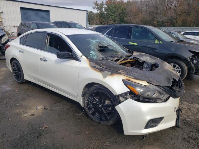 1N4AL3AP3JC274632 - 2018 NISSAN ALTIMA 2.5 WHITE photo 4