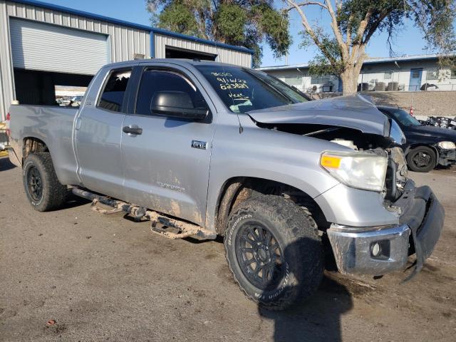 5TFUW5F14FX449369 - 2015 TOYOTA TUNDRA DOUBLE CAB SR/SR5 SILVER photo 4