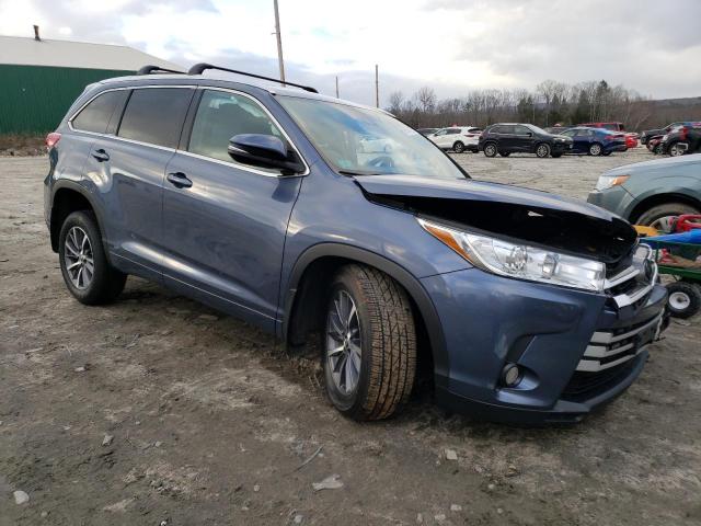 5TDJZRFH8JS913583 - 2018 TOYOTA HIGHLANDER SE BLUE photo 4