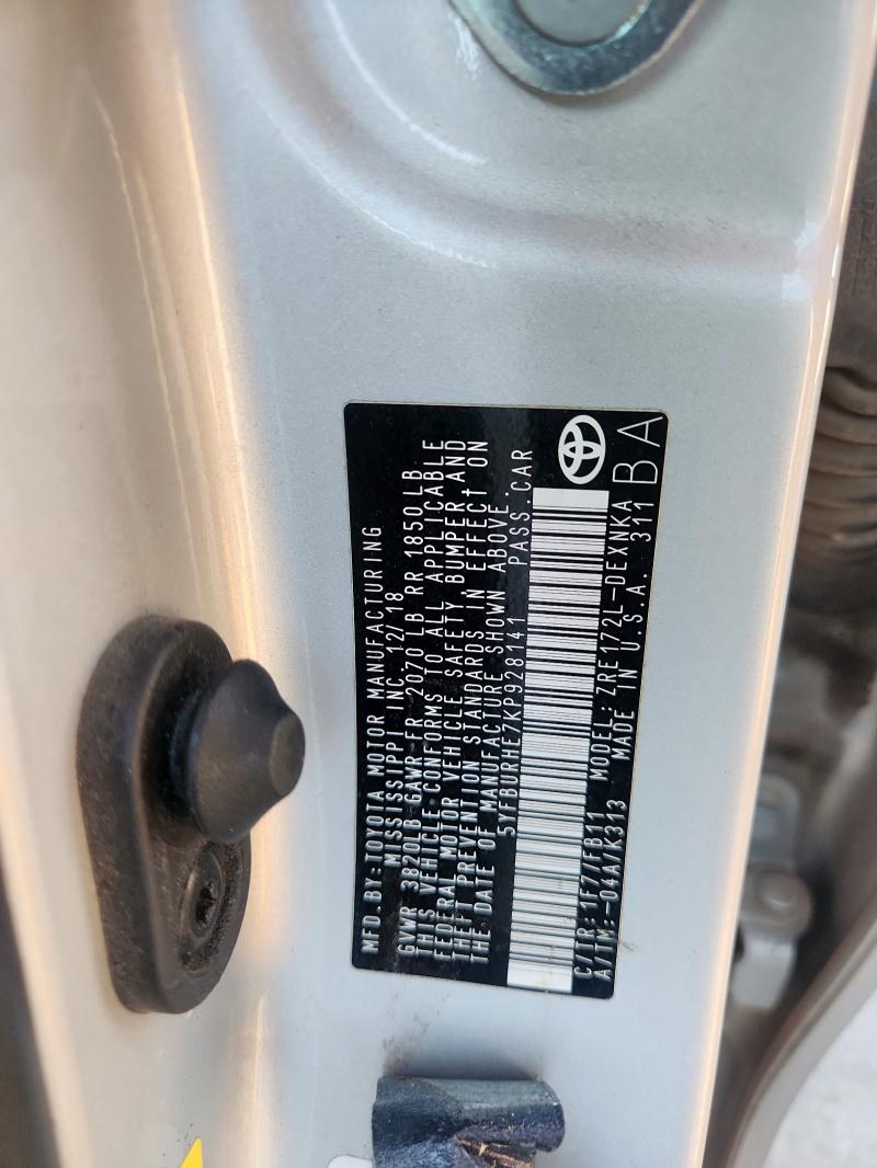 5YFBURHE7KP928141 - 2019 TOYOTA COROLLA LE L SILVER photo 12