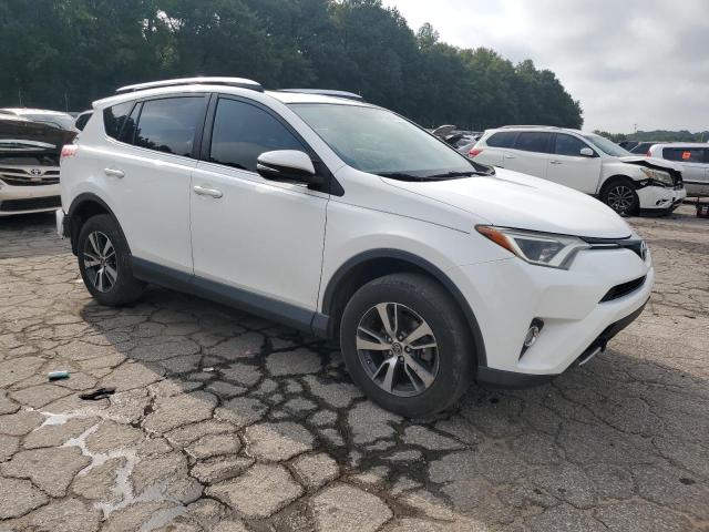 JTMWFREV3GJ069917 - 2016 TOYOTA RAV4 XLE WHITE photo 4