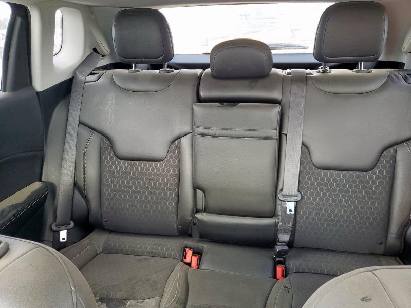 3C4NJDBB5JT282178 - 2018 JEEP COMPASS LATITUDE შავი ფოტო 10