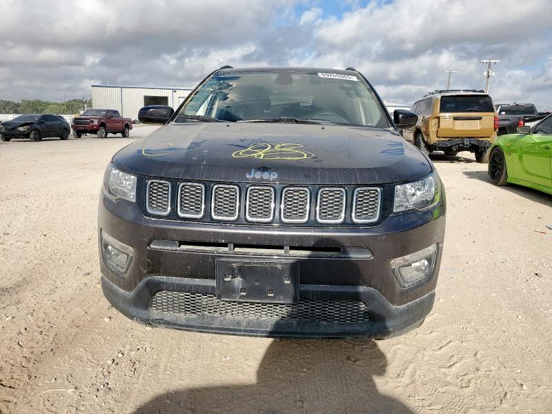 3C4NJDBB5JT282178 - 2018 JEEP COMPASS LATITUDE შავი ფოტო 5