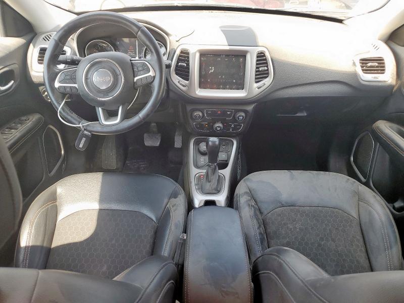 3C4NJDBB5JT282178 - 2018 JEEP COMPASS LATITUDE შავი ფოტო 8