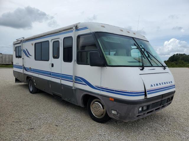 1GBLP37J3T3300101 - 1996 AIRS LAND YACHT WHITE photo 1