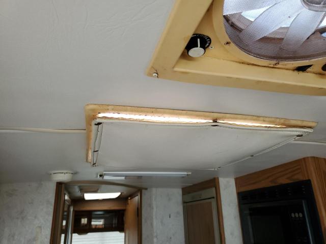 1GBLP37J3T3300101 - 1996 AIRS LAND YACHT WHITE photo 9