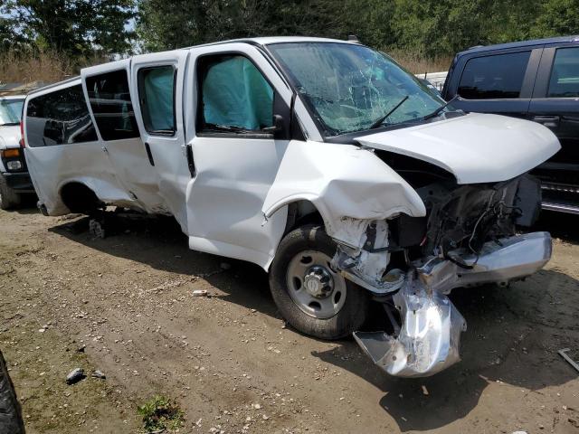 1GAZGPFG2H1105007 - 2017 CHEVROLET EXPRESS G3 LT WHITE photo 4