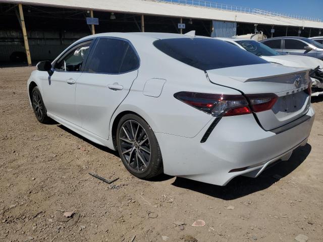 4T1G11AKXNU012105 - 2022 TOYOTA CAMRY SE WHITE photo 2