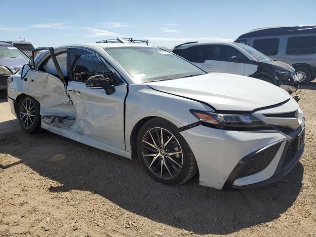 4T1G11AKXNU012105 - 2022 TOYOTA CAMRY SE WHITE photo 4