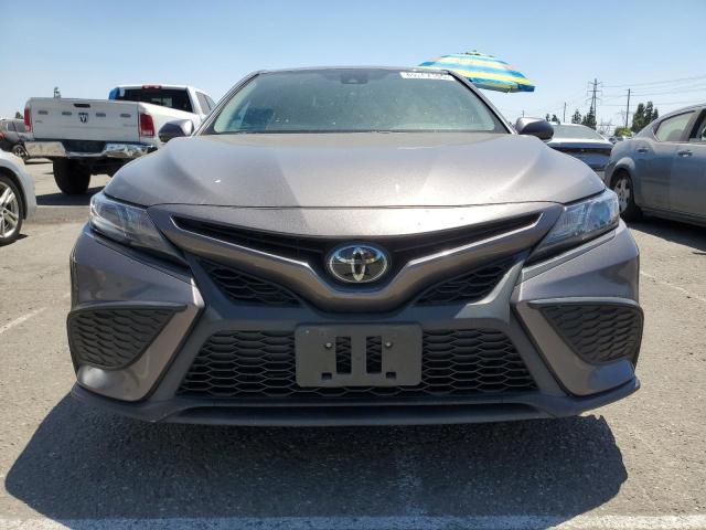 4T1T11AKXPU774917 - 2023 TOYOTA CAMRY SE NIGHT SHADE GRAY photo 5