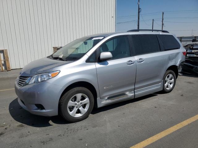 2017 TOYOTA SIENNA LE, 