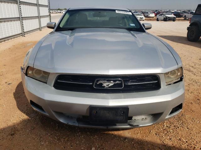 1ZVBP8AN2A5128710 - 2010 FORD MUSTANG SILVER photo 5