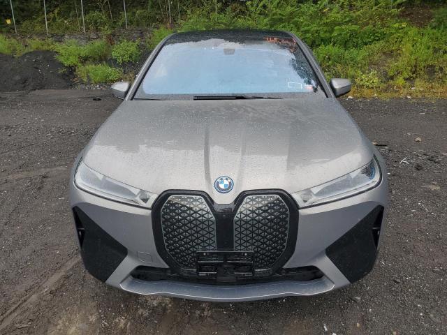 WB523CF09RCN71504 - 2024 BMW IX XDRIVE50 Szary zdjęcie 5