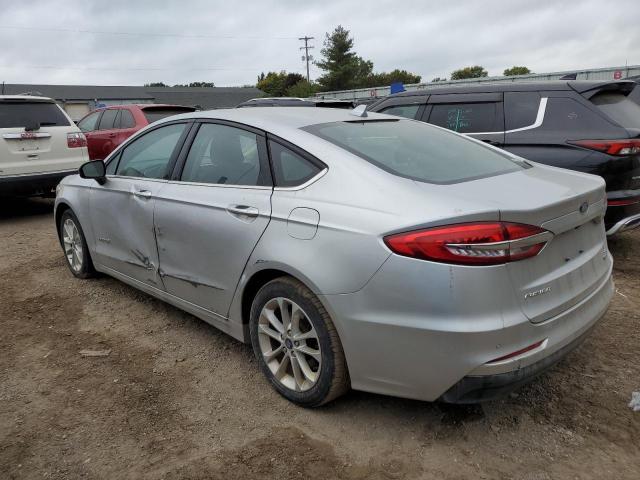 3FA6P0LU8KR130900 - 2019 FORD FUSION SE SILVER photo 2