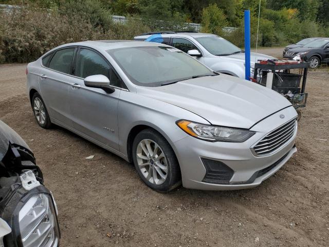 3FA6P0LU8KR130900 - 2019 FORD FUSION SE SILVER photo 4