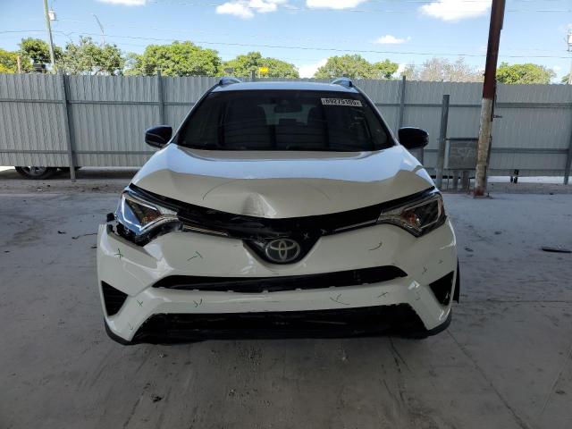 JTMZFREV4HJ115432 - 2017 TOYOTA RAV4 LE 白色 照片 5