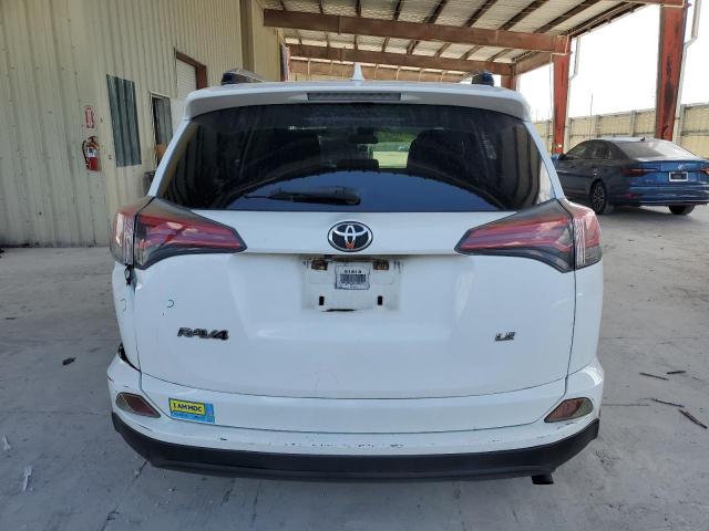 JTMZFREV4HJ115432 - 2017 TOYOTA RAV4 LE 白色 照片 6