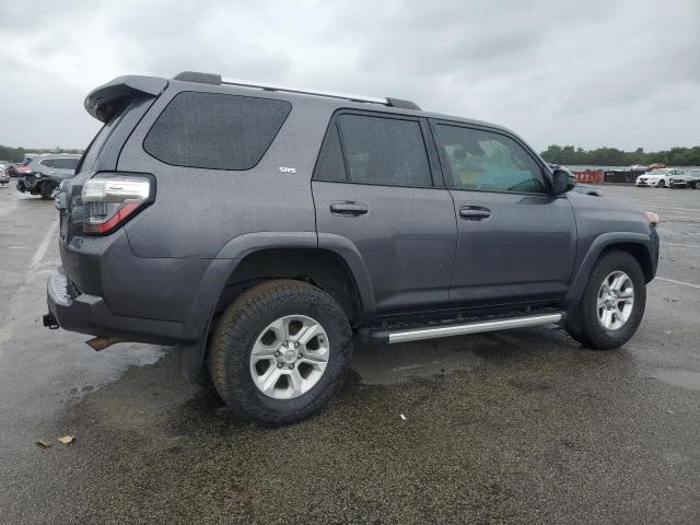 JTEEU5JR2P5280615 - 2023 TOYOTA 4RUNNER SR5 GRAY photo 3