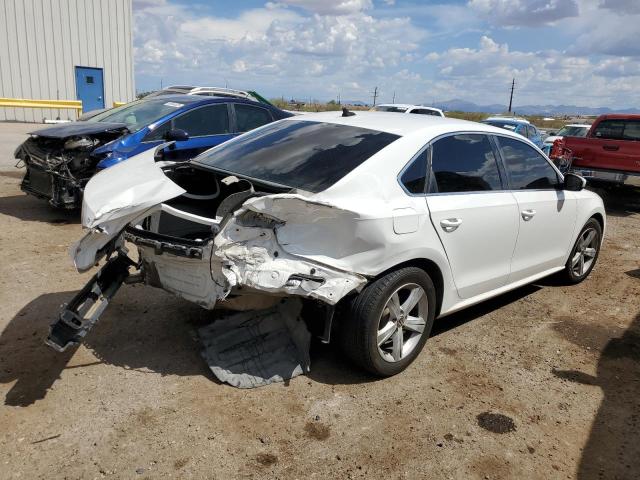 1VWBH7A31DC001159 - 2013 VOLKSWAGEN PASSAT SE WHITE photo 3