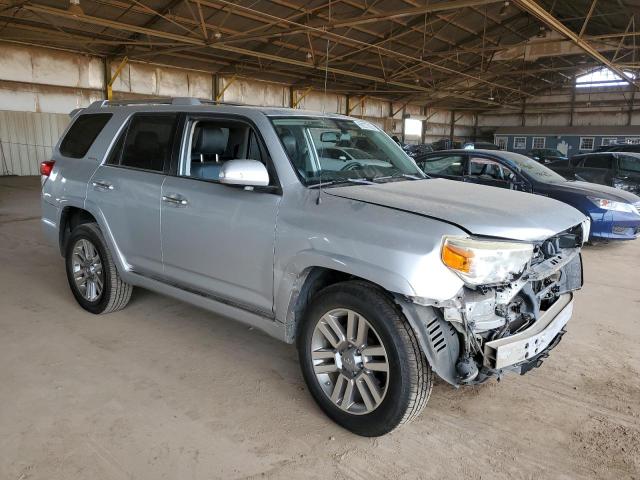 JTEBU5JR6D5139979 - 2013 TOYOTA 4RUNNER SR5 银色 照片 4