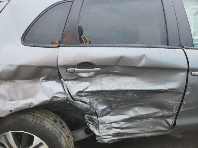 JA4ARUAU6NU011548 - 2022 MITSUBISHI OUTLANDER ES 银色 照片 10