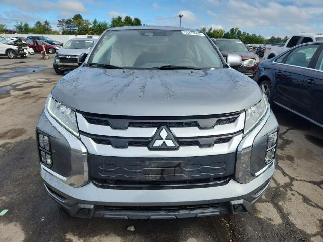 JA4ARUAU6NU011548 - 2022 MITSUBISHI OUTLANDER ES 银色 照片 5