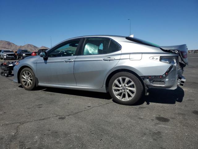 4T1C11AK2PU832101 - 2023 TOYOTA CAMRY LE SILVER photo 2