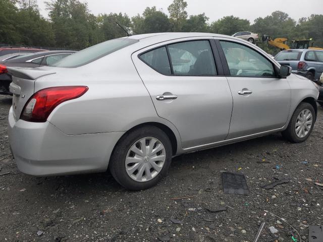 3N1CN7APXJL850132 - 2018 NISSAN VERSA S SILVER photo 3