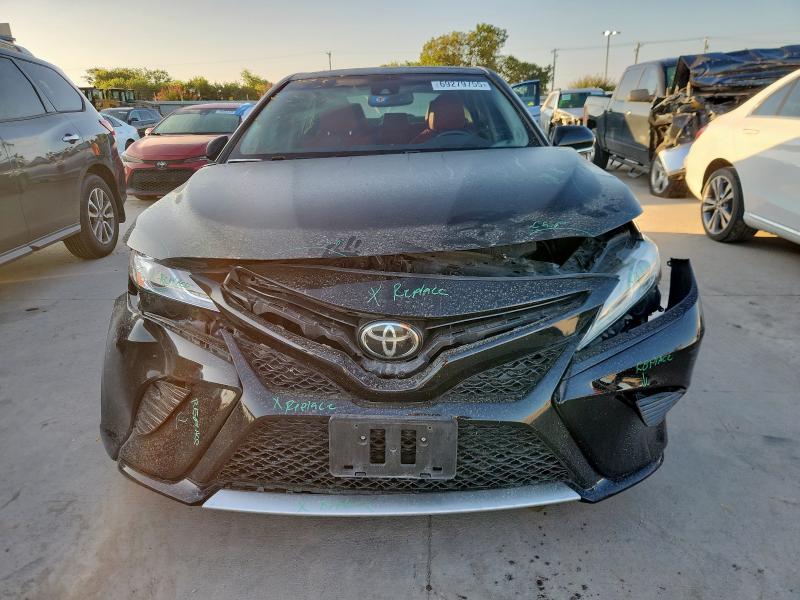 4T1BZ1HKXKU028051 - 2019 TOYOTA CAMRY XSE 黑色 照片 5