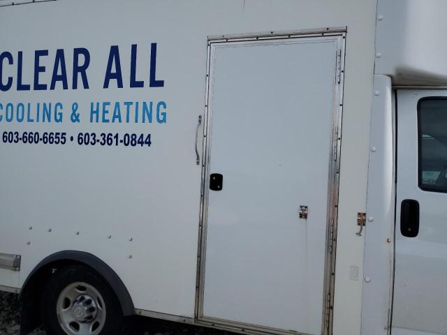 1GB0GRFG1J1282251 - 2018 CHEVROLET EXPRESS G3 WHITE photo 11