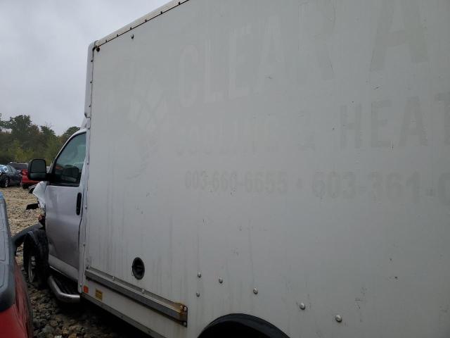 1GB0GRFG1J1282251 - 2018 CHEVROLET EXPRESS G3 WHITE photo 2