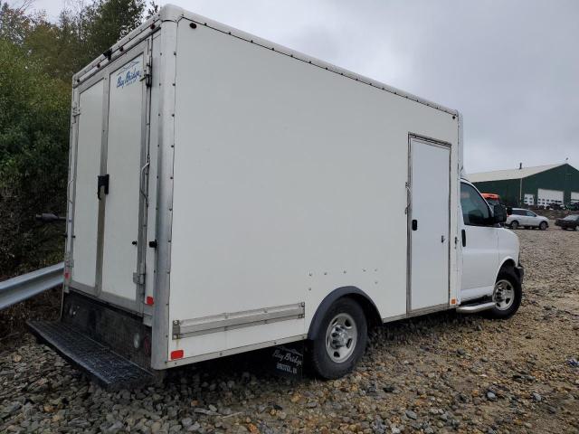 1GB0GRFG1J1282251 - 2018 CHEVROLET EXPRESS G3 WHITE photo 3