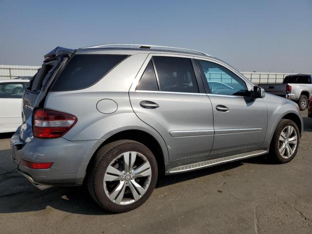 4JGBB8GB8BA685544 - 2011 MERCEDES-BENZ ML 350 4MATIC GRAY photo 3