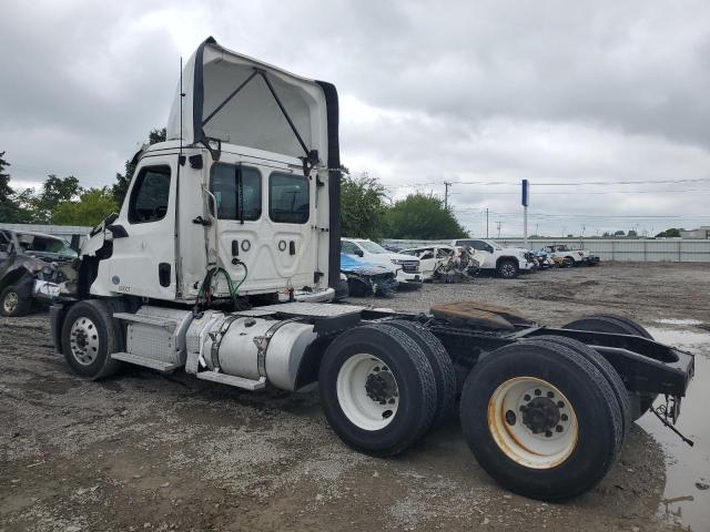 3AKJHLDR8KSKP9588 - 2019 FREIGHTLINER CASCADIA 1 WHITE photo 3